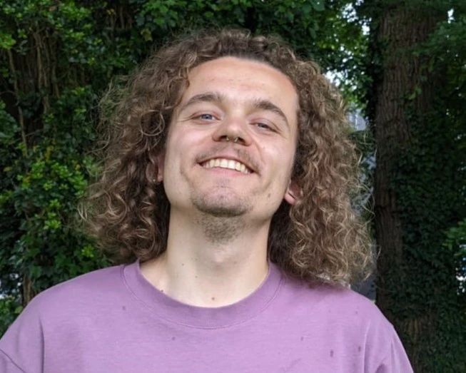 Arnaud SAPIN prépare une thèse intitulée "Jeunesse et changement climatique : les éco-émotions sont -il  un levier indispensable de l’éco-responsabilité et de l’engagement environnemental "